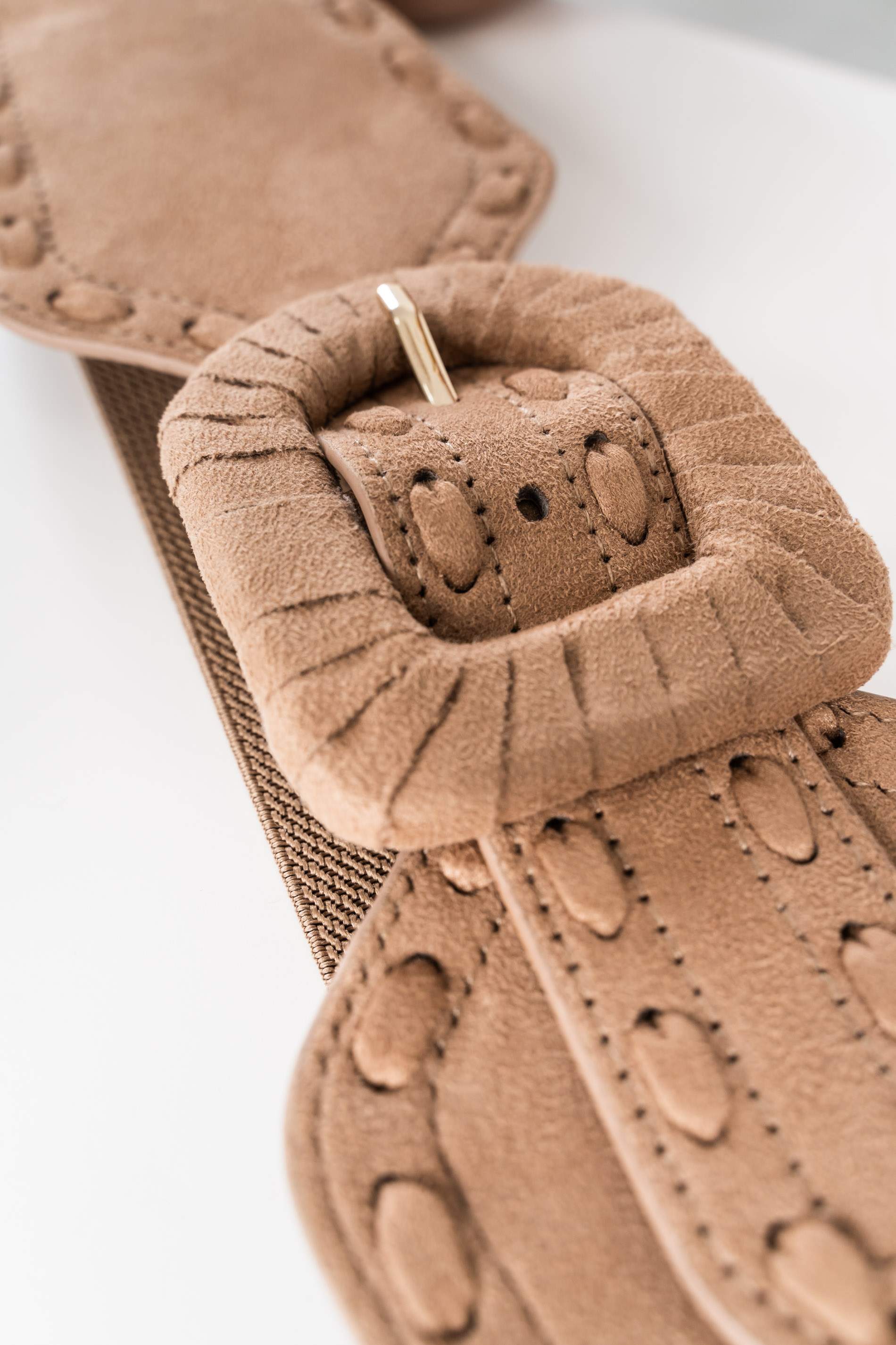 CINTURON PUNTADAS BEIGE