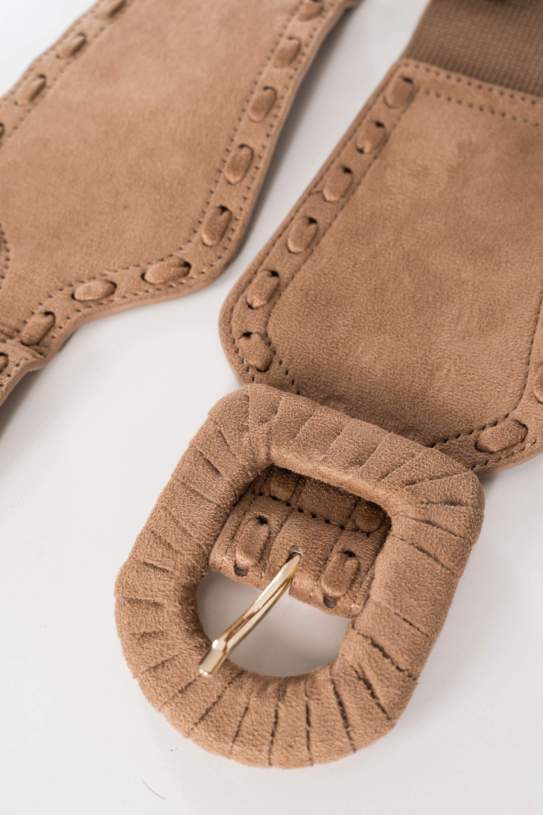 CINTURON PUNTADAS BEIGE