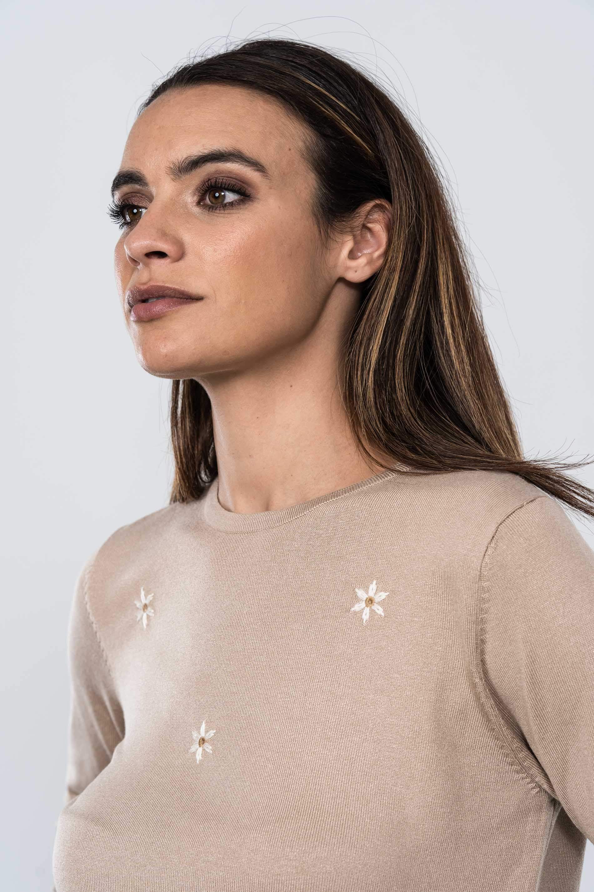 JERSEY BORDADO MARGARITAS PIEDRA