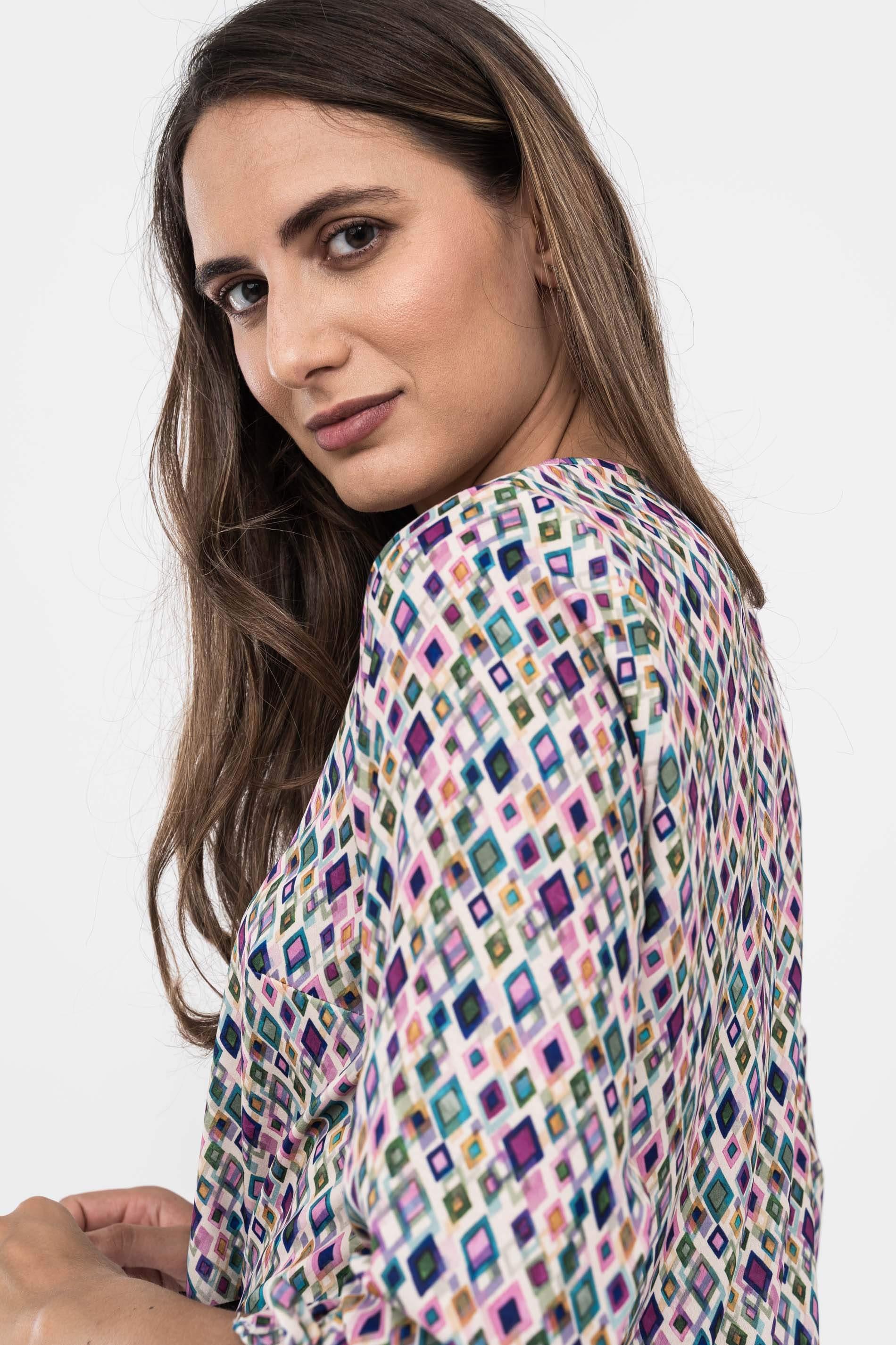 BLUSA ESTAMADO ROMBOS COLOR