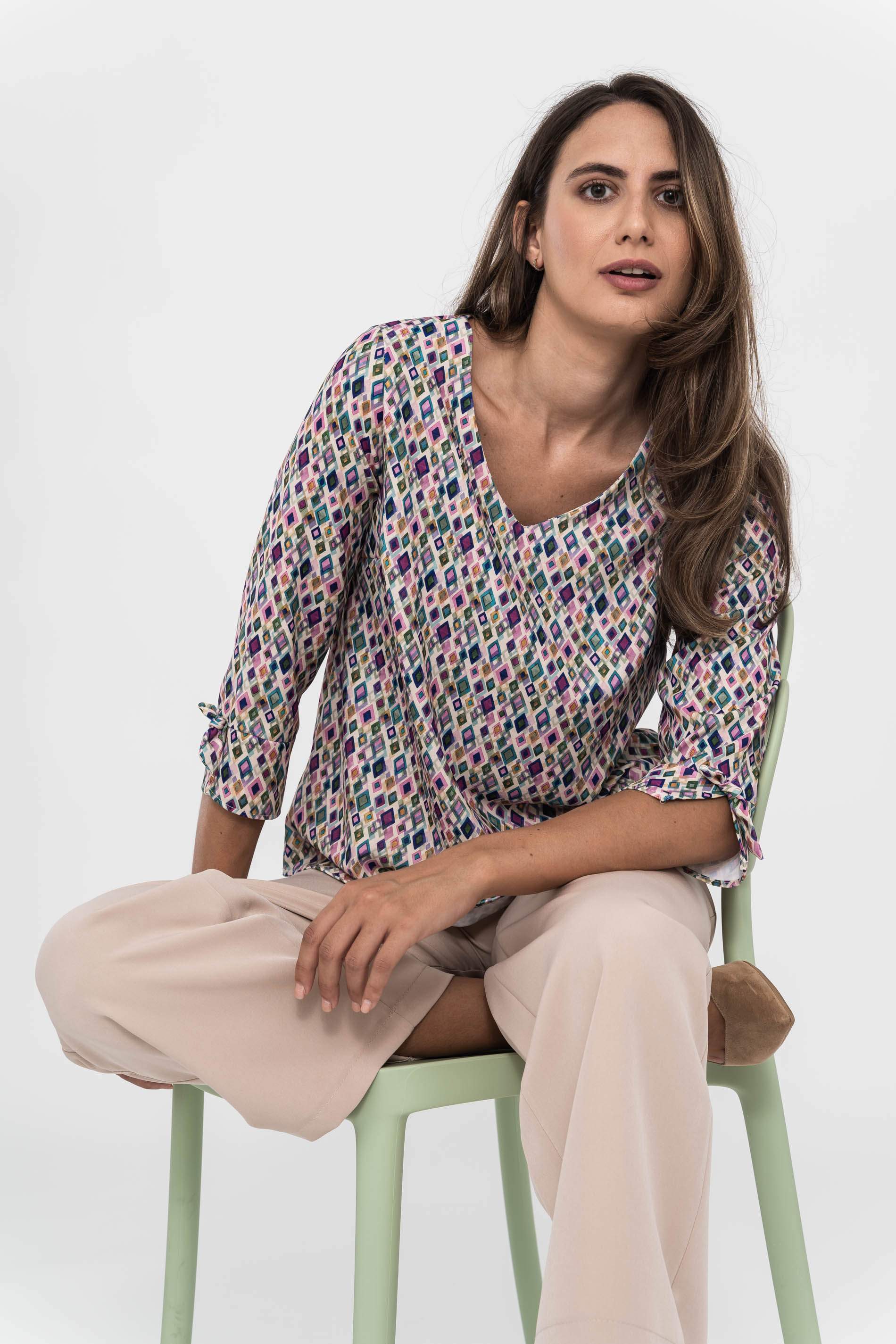 BLUSA ESTAMADO ROMBOS COLOR